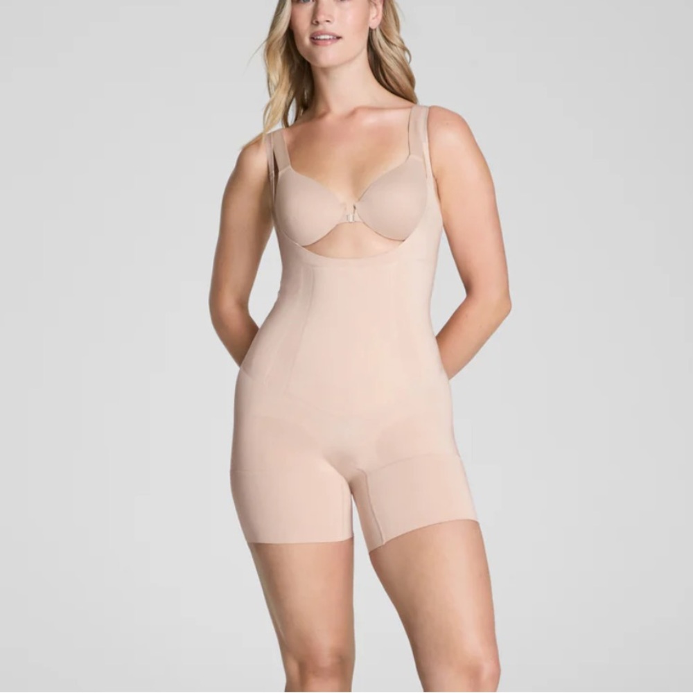 SPANXsculpt™ OnCore
Open-Bust Mid-Thigh Bodysuit